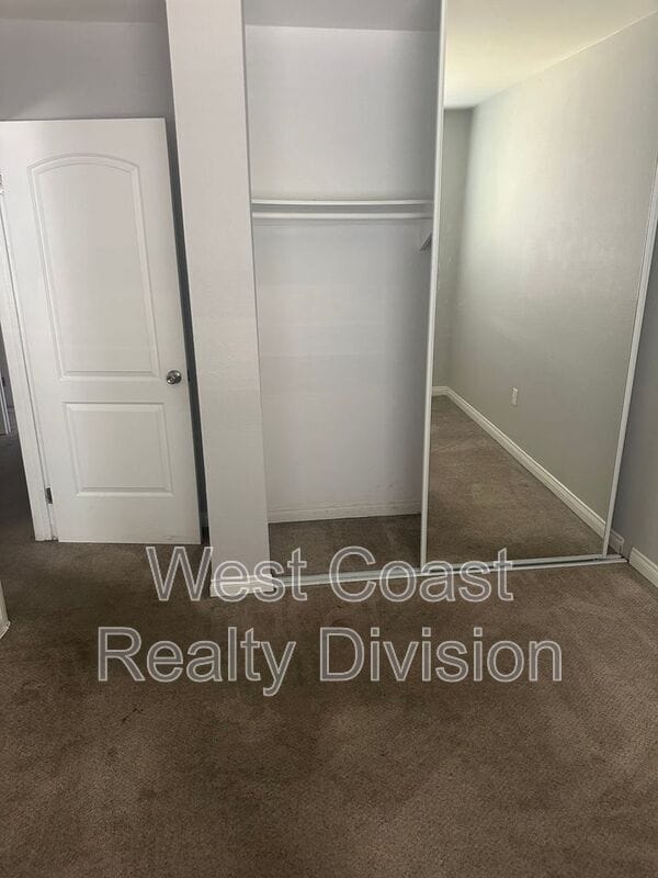 Building Photo - 10635 Aristocrat Ct