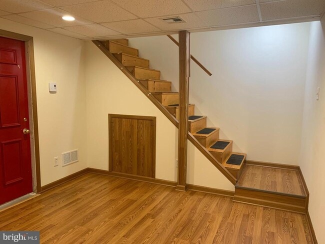 Building Photo - 207 N Linden Ave