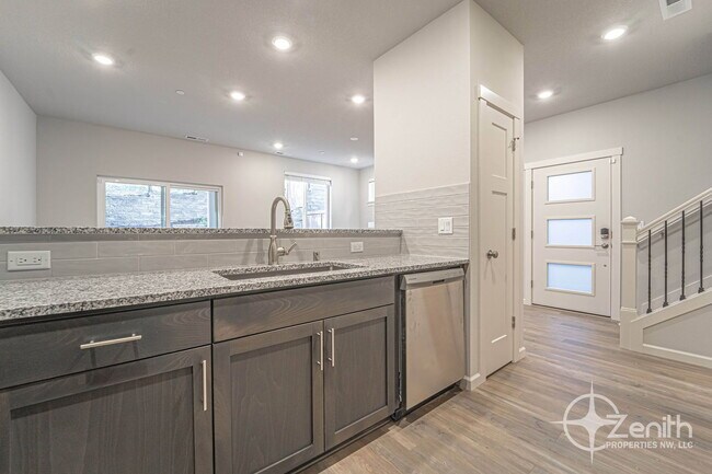 Building Photo - 4261 S Cloverhill Wy