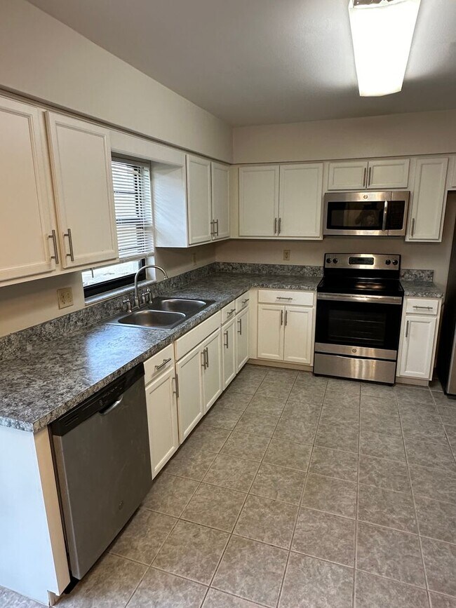 Building Photo - MOVE IN SPECIAL- Lovely 2/2 Duplex Home for Rent in St. Cloud