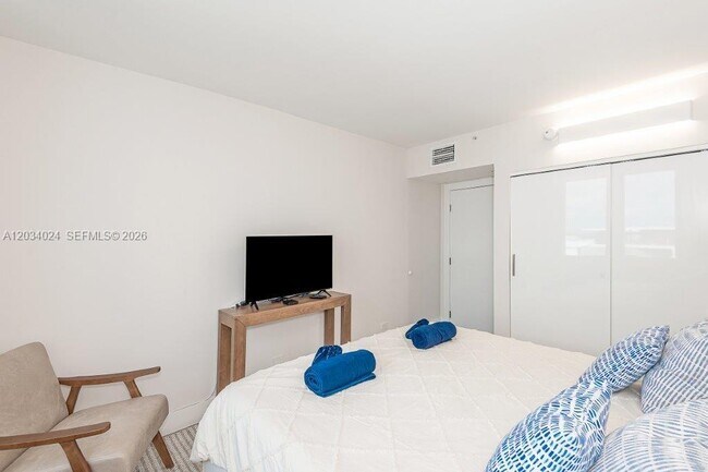 Building Photo - 2301 Collins Ave