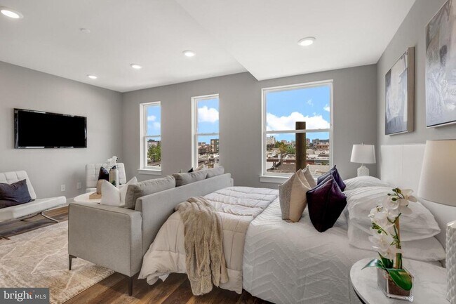 Building Photo - 1924 N Front St