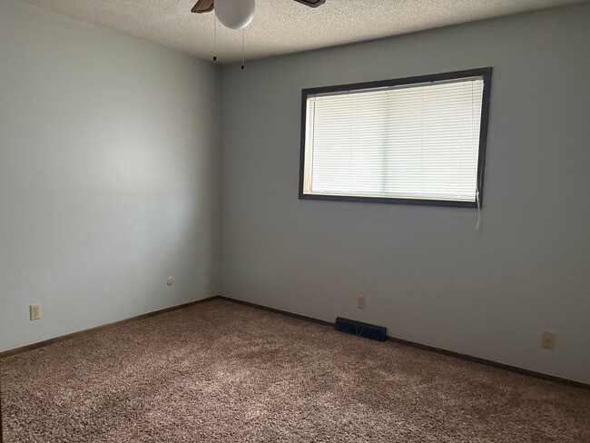 Building Photo - Beautiful 3 Bed 2 bath Home