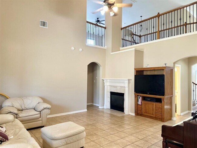Building Photo - 3723 Tumbling Falls Dr