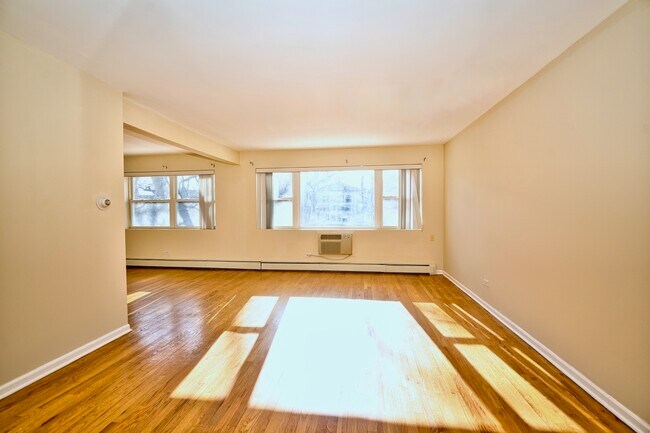 Building Photo - 1930 W Estes Ave