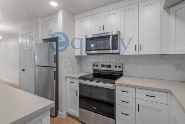 Building Photo - 1032 E 400 S