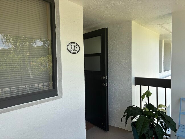 Building Photo - 2840 Casa Way