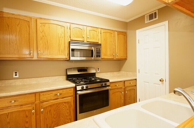 Building Photo - Great 3 Bedroom 2 bath home in Central Nic...