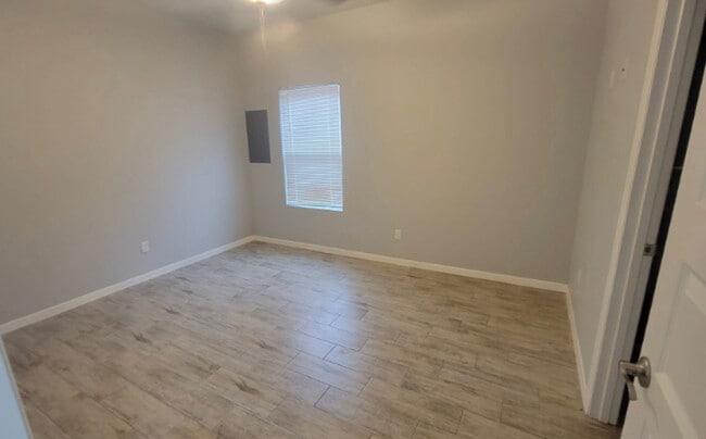 Building Photo - 3806 Valeria St