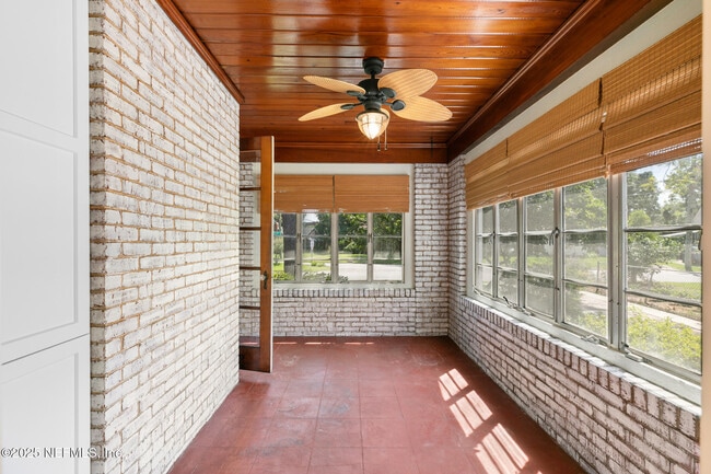 Building Photo - 2238 Southampton Rd