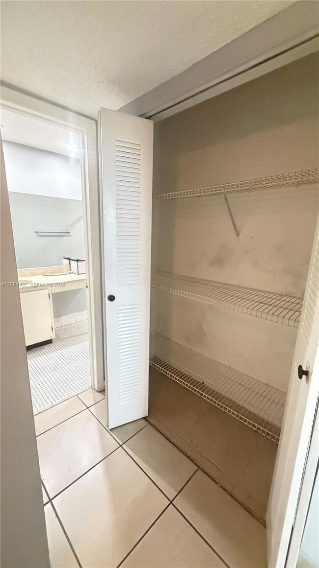 Building Photo - 9375 Fontainebleau Blvd