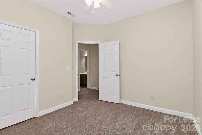 Building Photo - 9315 Rosalyn Glen Rd