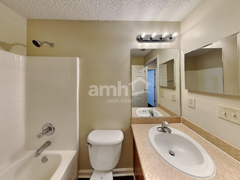 Building Photo - 1758 Dartmouth Dr