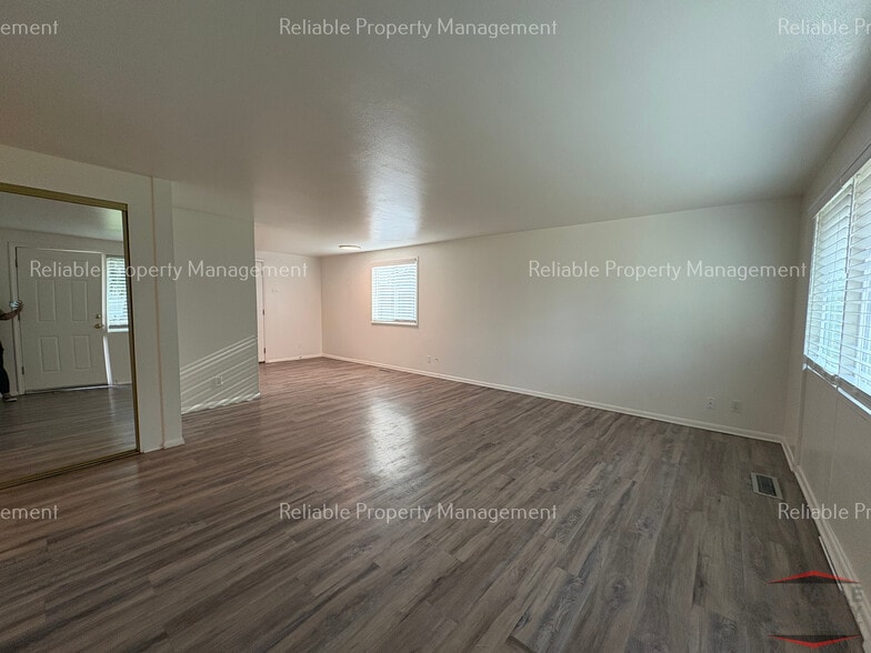 Building Photo - 1115 Halsey St