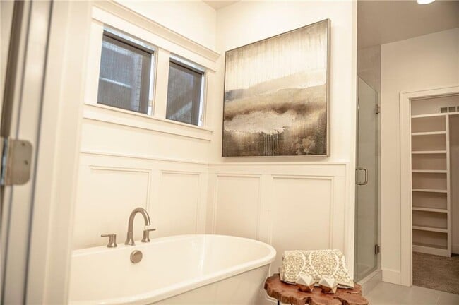 Building Photo - {4620}  Built in 2019 + Primary Bedroom on...