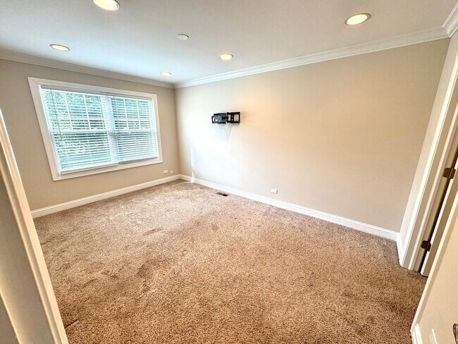 Building Photo - 344 Mallard Ct