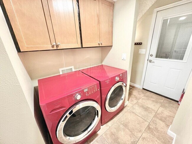 Building Photo - 13982 E Arizona Ave