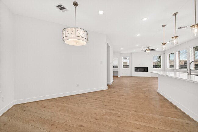 Building Photo - 21227 Teal Lovegrass Ln