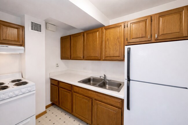 Building Photo - 4180 N Marine Dr