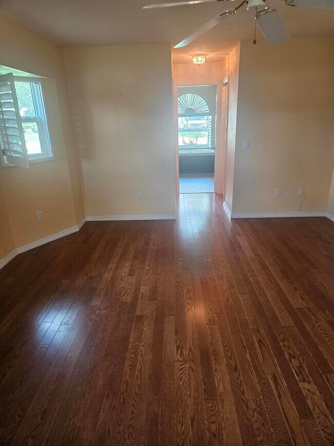 Building Photo - 382 SE Naranja Ave