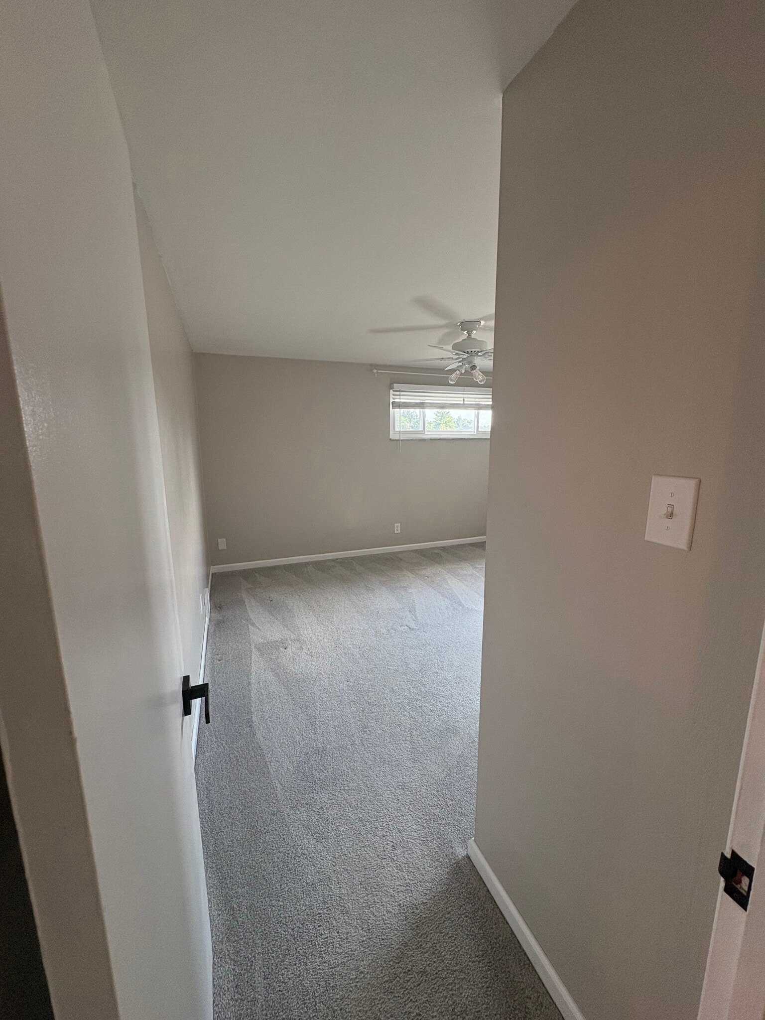 Building Photo - 1624 Sillview Dr