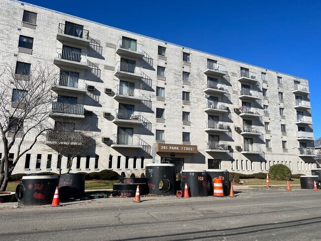 Building Photo - 281 Park St
