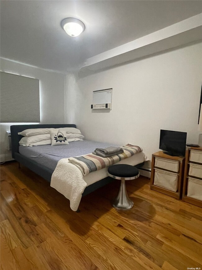 Building Photo - 90-17 Holland Ave