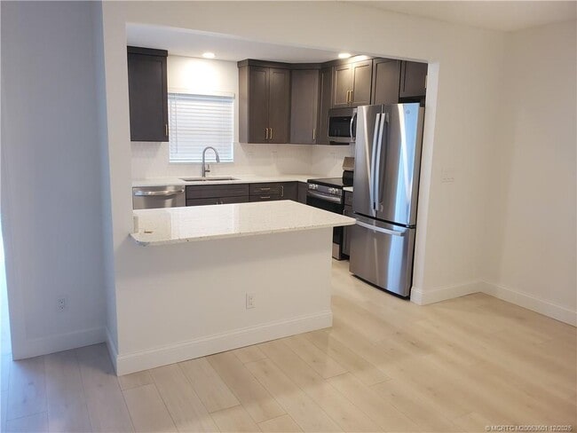 Building Photo - 3159 SW Sunset Trace Cir