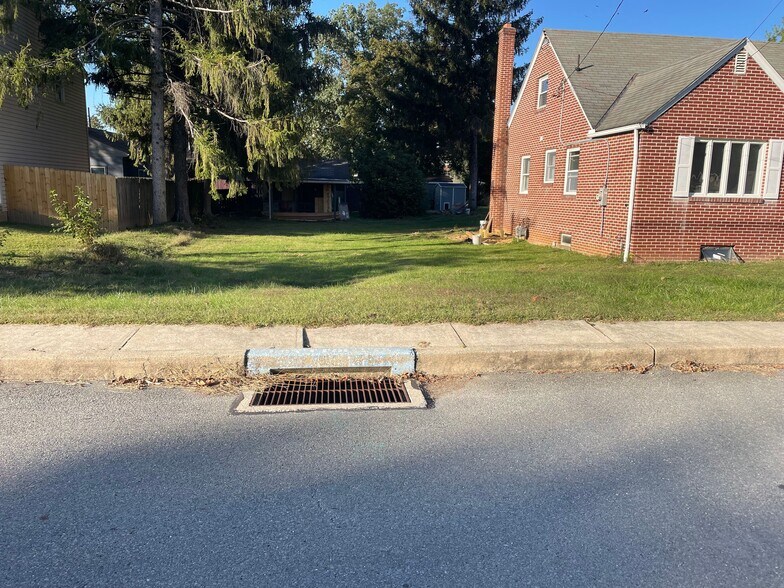 Building Photo - 108 Essex St