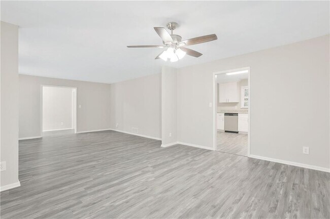 Building Photo - 3325 Kingfisher Dr
