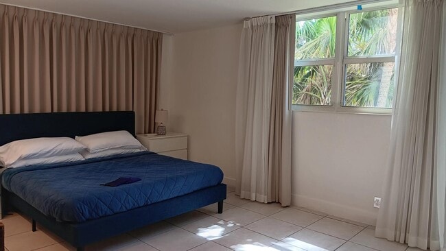 Building Photo - 3001 S Ocean Dr