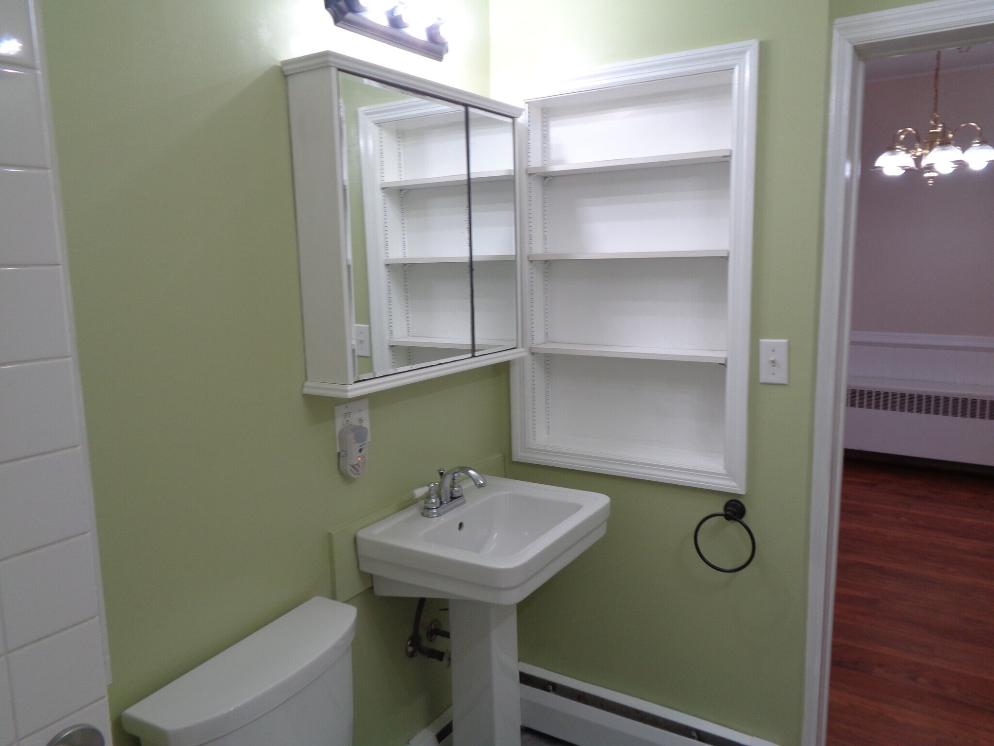 Bathroom Sink - 13000 9w