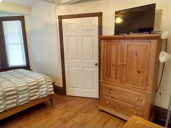 Building Photo - 1607 State Ave