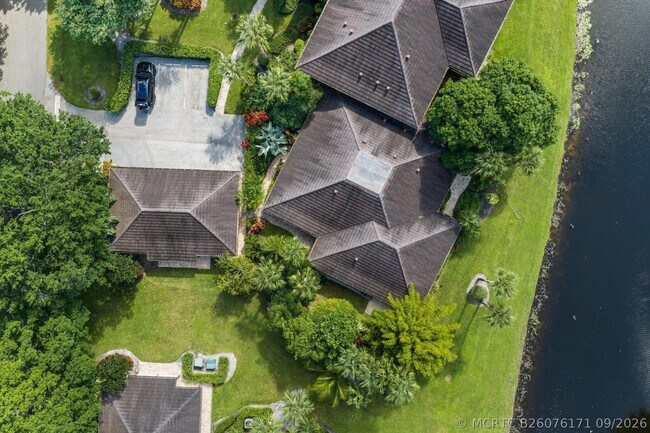 Building Photo - 2835 Polo Island Dr