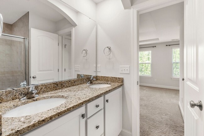 Building Photo - Beautifully Kept 2-Bedroom Townhome in Dur...