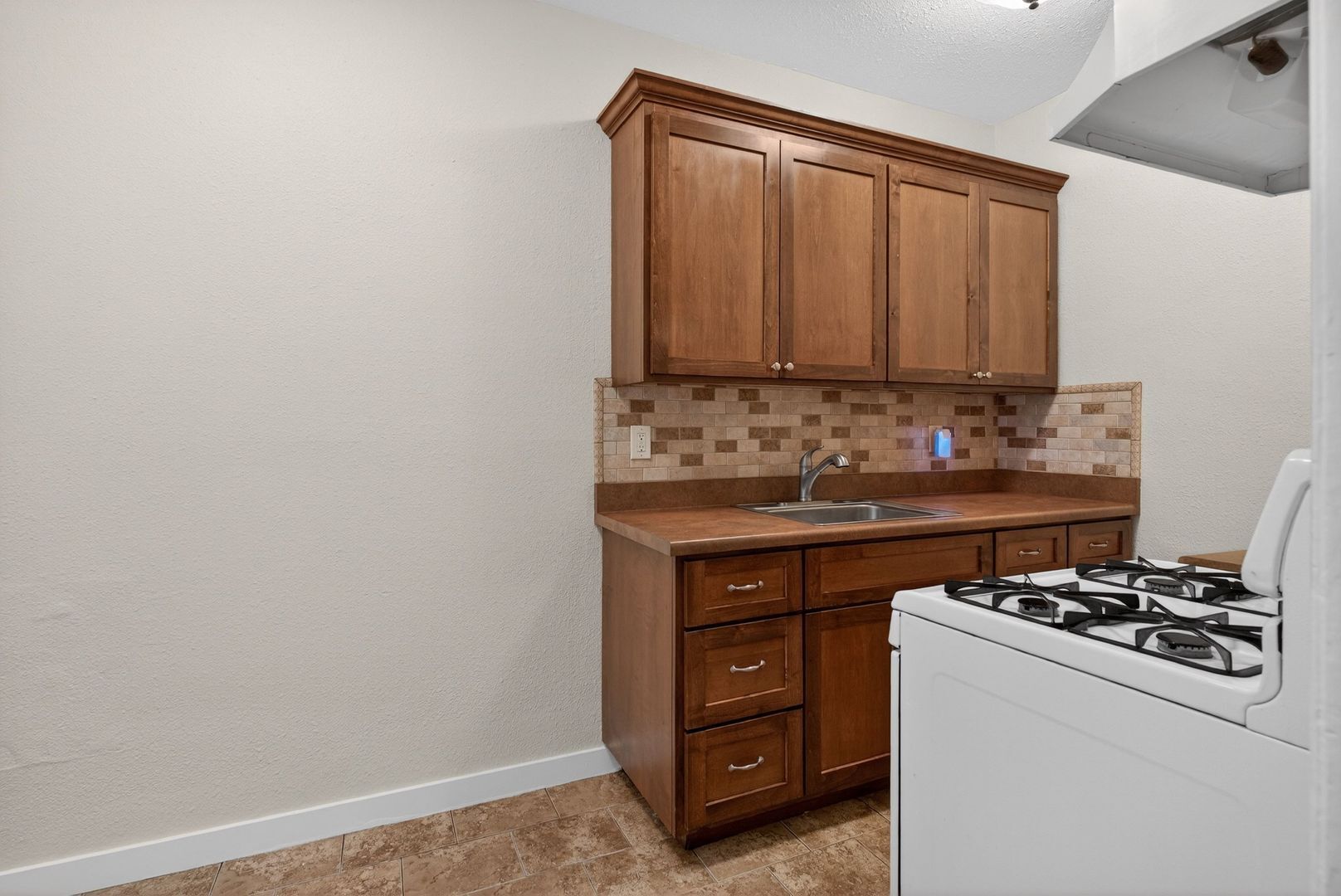 Building Photo - 1324 N Peterson Ave