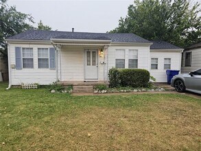 Building Photo - 1112 Jet Dr