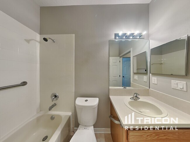 Building Photo - 1143 Emerald Hill Way