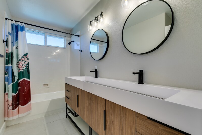 Building Photo - 10908 Royal Highlands St
