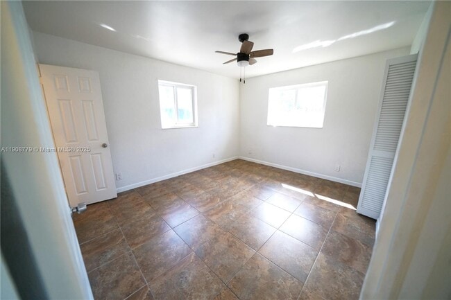 Building Photo - 2300 SW 42nd Terrace