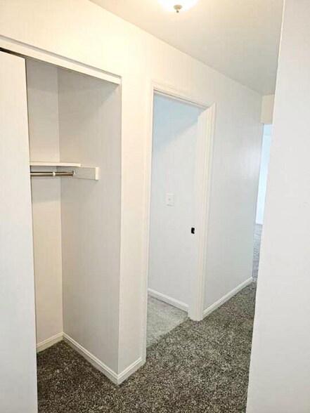 Building Photo - 5856 Highview Dr