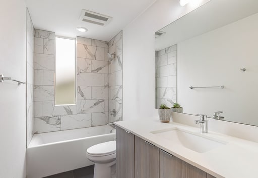 Building Photo - Stunning 2 bedroom w/rooftop deck in Beacon Hill!