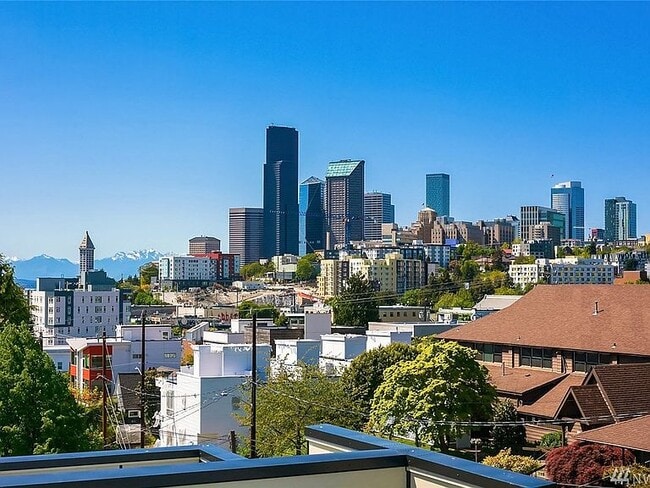 Building Photo - 1631 S King St