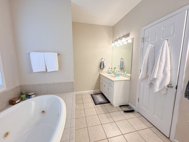 Building Photo - 1131 Trellis Ct