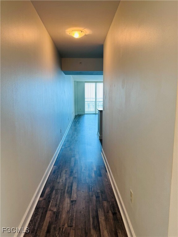 Building Photo - 3000 Oasis Grand Blvd