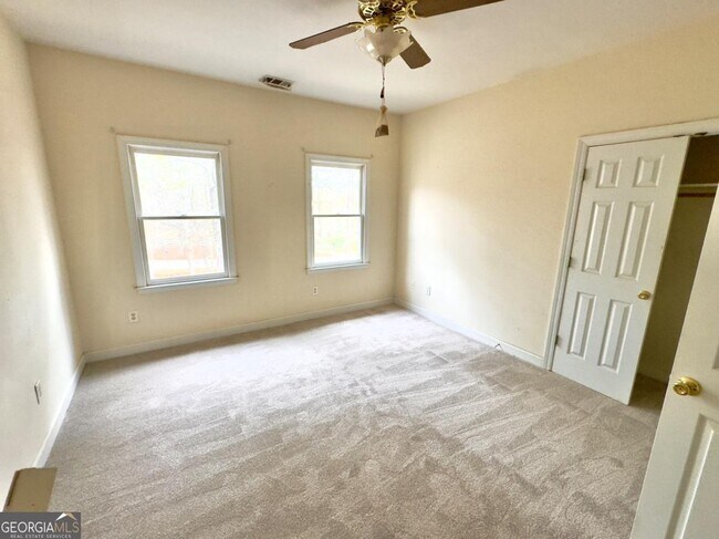 Building Photo - 219 Deerhill Dr