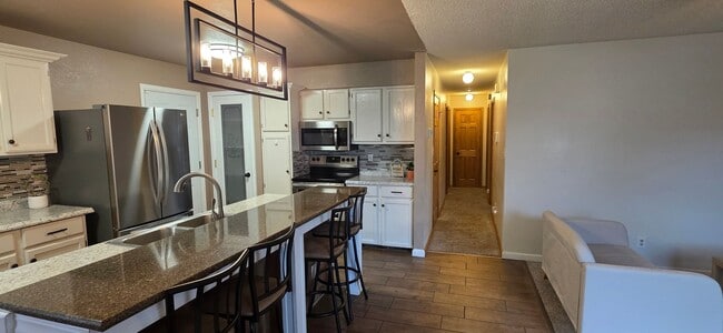 Building Photo - Stunning 4-bedroom, 2.5-bathroom home near...