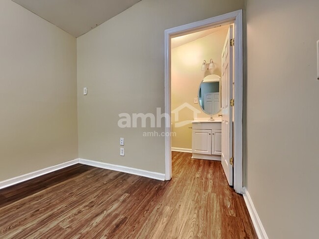 Building Photo - 1520 Arden Court