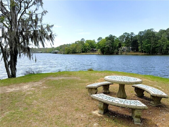 Building Photo - 207 Riverbend Dr