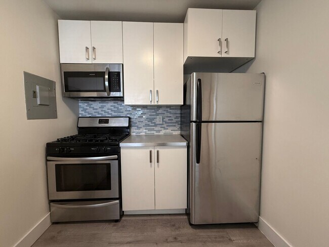 Building Photo - Updated 1BR Apt available now!
